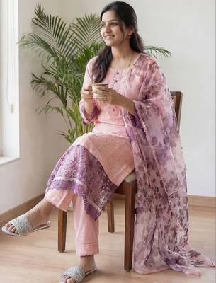 Women Floral Embroidered Regular Thread Work Kurta with Trousers & With Dupatta 2