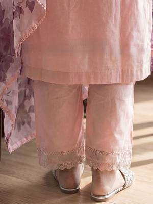 Women Floral Embroidered Regular Thread Work Kurta with Trousers & With Dupatta 3