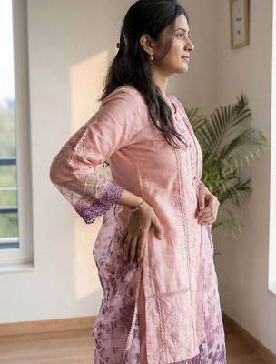 Women Floral Embroidered Regular Thread Work Kurta with Trousers & With Dupatta 5
