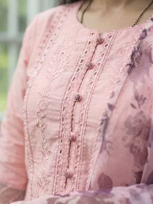Women Floral Embroidered Regular Thread Work Kurta with Trousers & With Dupatta 7