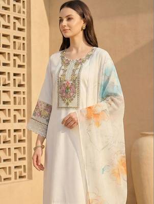 Women Floral Embroidered Regular Thread Work Liva Kurta with Trousers & With Dupatta 2