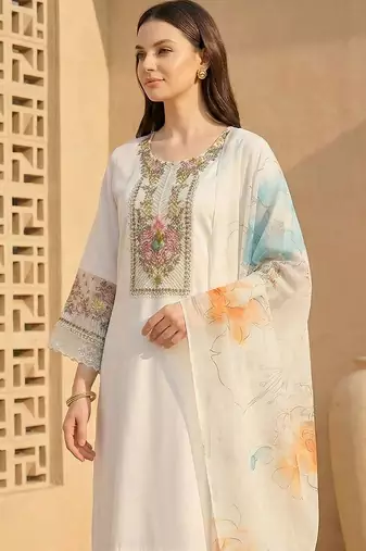 Women Floral Embroidered Regular Thread Work Liva Kurta with Trousers & With Dupatta