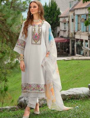 Women Floral Embroidered Regular Thread Work Liva Kurta with Trousers & With Dupatta 6