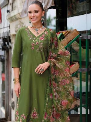 Women Floral Embroidered Regular Thread Work Liva Kurta with Trousers & With Dupatta 5