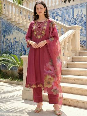 Women Floral Embroidered Regular Thread Work Kurta with Trousers & With Dupatta 1