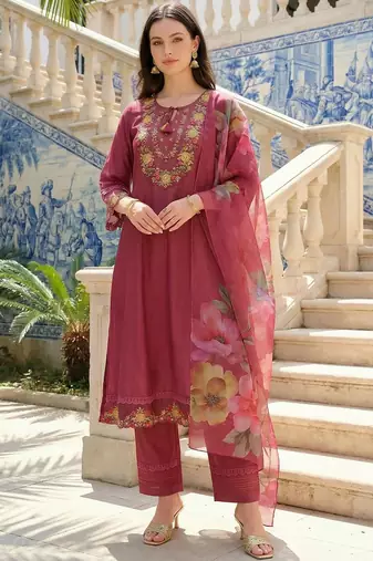 Women Floral Embroidered Regular Thread Work Kurta with Trousers & With Dupatta