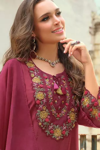 Women Floral Embroidered Regular Thread Work Kurta with Trousers & With Dupatta