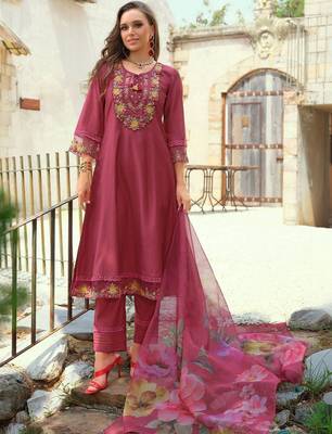 Women Floral Embroidered Regular Thread Work Kurta with Trousers & With Dupatta 5