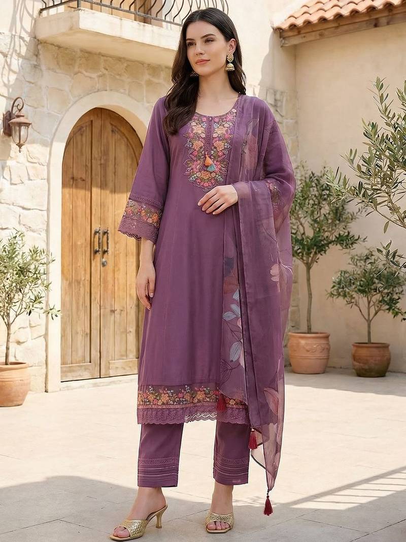 Women Floral Embroidered Regular Thread Work Liva Kurta with Trousers & With Dupatta