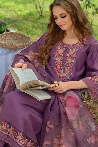 Women Floral Embroidered Regular Thread Work Liva Kurta with Trousers & With Dupatta