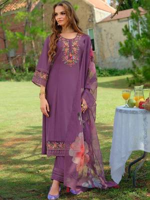 Women Floral Embroidered Regular Thread Work Liva Kurta with Trousers & With Dupatta 4