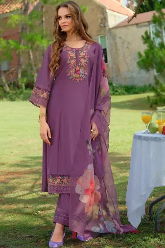 Women Floral Embroidered Regular Thread Work Liva Kurta with Trousers & With Dupatta