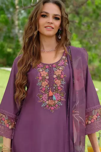 Women Floral Embroidered Regular Thread Work Liva Kurta with Trousers & With Dupatta