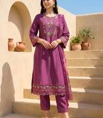Women Floral Embroidered Regular Thread Work Kurta with Trousers & With Dupatta