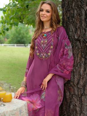 Women Floral Embroidered Regular Thread Work Kurta with Trousers & With Dupatta 4