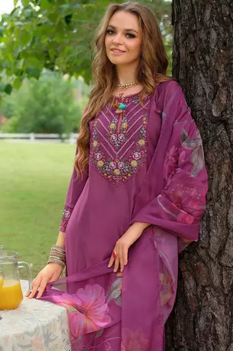 Women Floral Embroidered Regular Thread Work Kurta with Trousers & With Dupatta