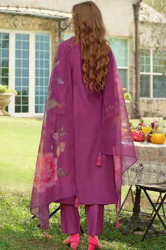Women Floral Embroidered Regular Thread Work Kurta with Trousers & With Dupatta