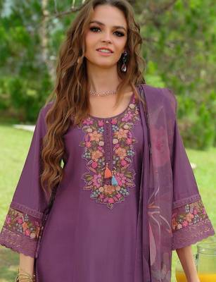 Women Floral Embroidered Regular Thread Work Liva Kurta with Trousers & With Dupatta 5