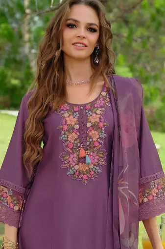 Women Floral Embroidered Regular Thread Work Liva Kurta with Trousers & With Dupatta