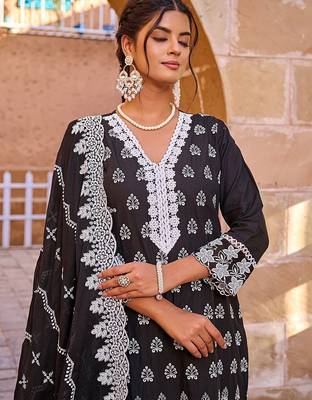 Women Floral Embroidered Regular Pure Cotton Kurta with Trousers & With Dupatta 1