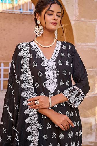 Women Floral Embroidered Regular Pure Cotton Kurta with Trousers & With Dupatta