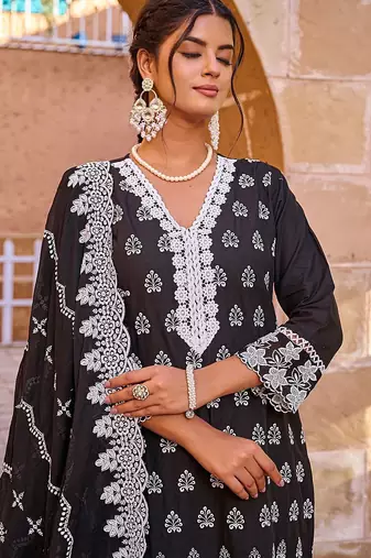 Women Floral Embroidered Regular Pure Cotton Kurta with Trousers & With Dupatta