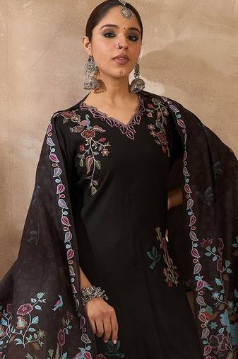 Women Ethnic Motifs Regular Thread Work Kurta with Trousers & With Dupatta