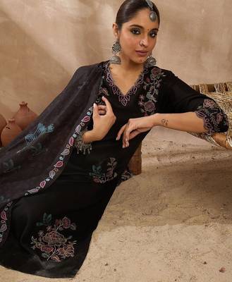 Women Ethnic Motifs Regular Thread Work Kurta with Trousers & With Dupatta 7
