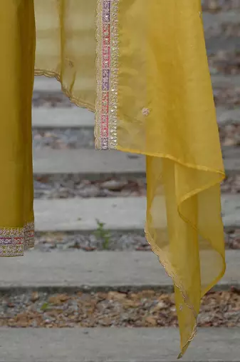Ethnic Motifs Embroidered Straight Kurta with Trousers & Dupatta