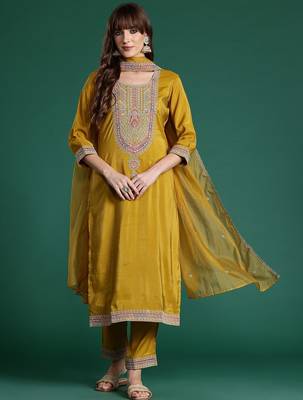 Ethnic Motifs Embroidered Sequinned Kurta with Trousers & With Dupatta 5