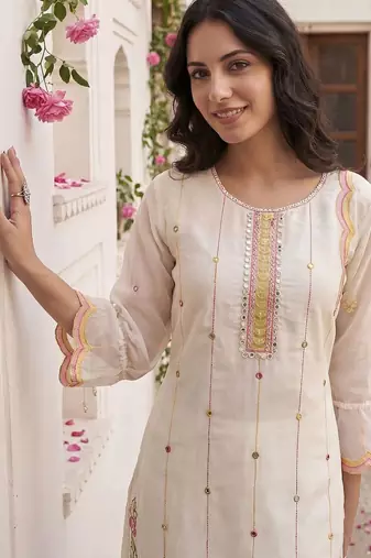 Women Floral Embroidered Regular Mirror Work Kurta with Trousers & With Dupatta