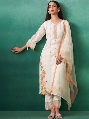 Women Floral Embroidered Regular Mirror Work Kurta with Trousers & With Dupatta 2