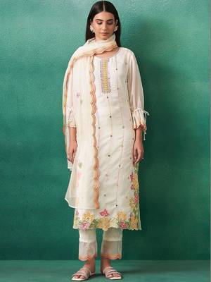 Women Floral Embroidered Regular Mirror Work Kurta with Trousers & With Dupatta 4