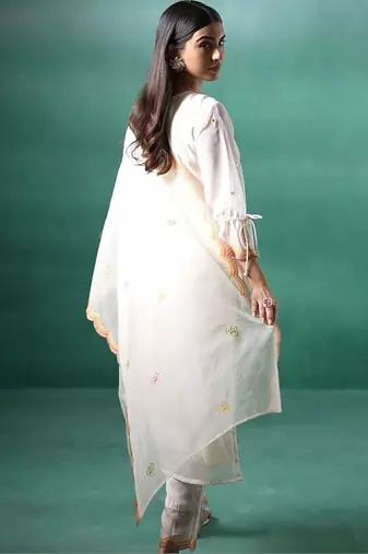 Women Floral Embroidered Regular Mirror Work Kurta with Trousers & With Dupatta