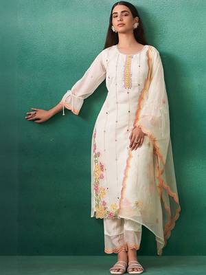 Women Floral Embroidered Kurta with Trousers & Dupatta 1