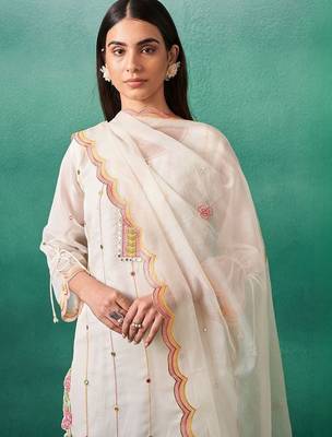 Women Floral Embroidered Kurta with Trousers & Dupatta 2