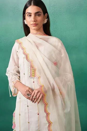Women Floral Embroidered Kurta with Trousers & Dupatta