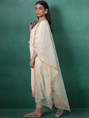 Women Floral Embroidered Kurta with Trousers & Dupatta 3