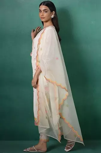 Women Floral Embroidered Kurta with Trousers & Dupatta