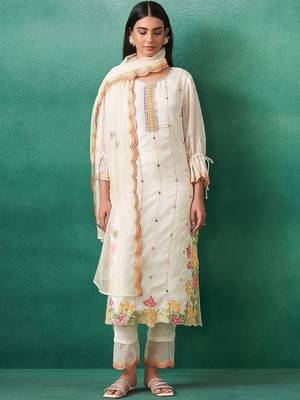 Women Floral Embroidered Kurta with Trousers & Dupatta 5