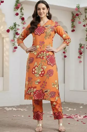 Women Floral Printed Regular Kurta with Trousers