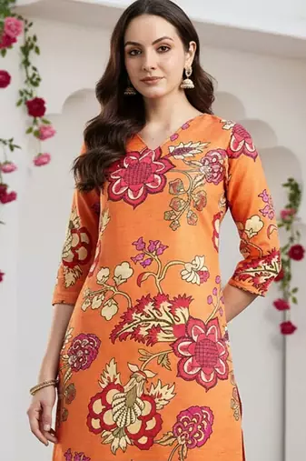 Women Floral Printed Regular Kurta with Trousers