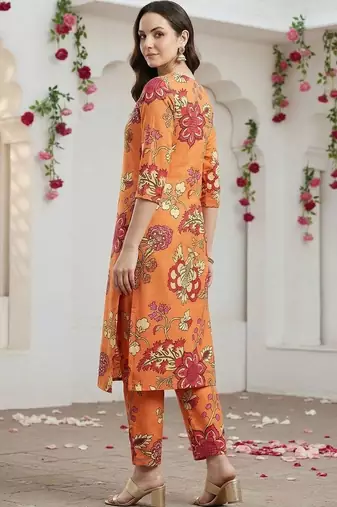 Women Floral Printed Regular Kurta with Trousers