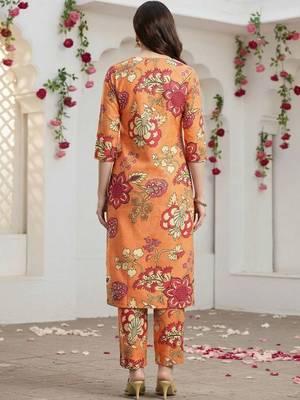 Women Floral Printed Regular Kurta with Trousers 4