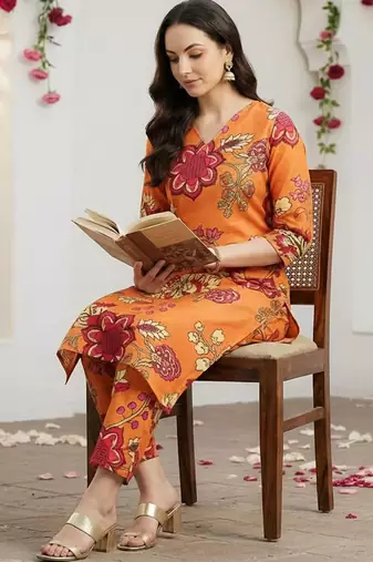 Women Floral Printed Regular Kurta with Trousers