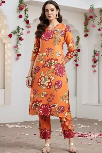 Women Floral Printed Regular Kurta with Trousers