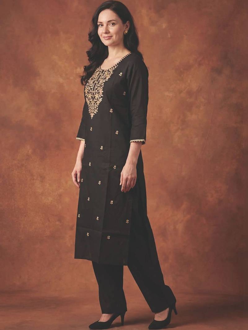 Women Floral Embroidered Regular Thread Work Kurta with Trousers