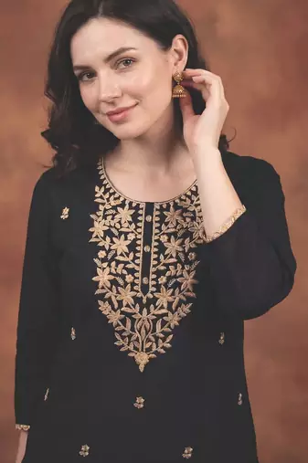 Women Floral Embroidered Regular Thread Work Kurta with Trousers