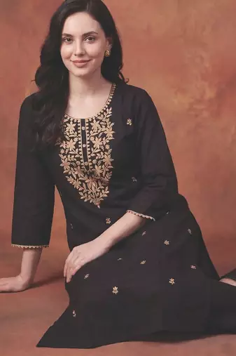 Women Floral Embroidered Regular Thread Work Kurta with Trousers