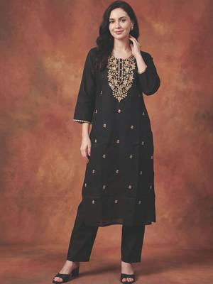 Women Floral Embroidered Regular Thread Work Kurta with Trousers 5